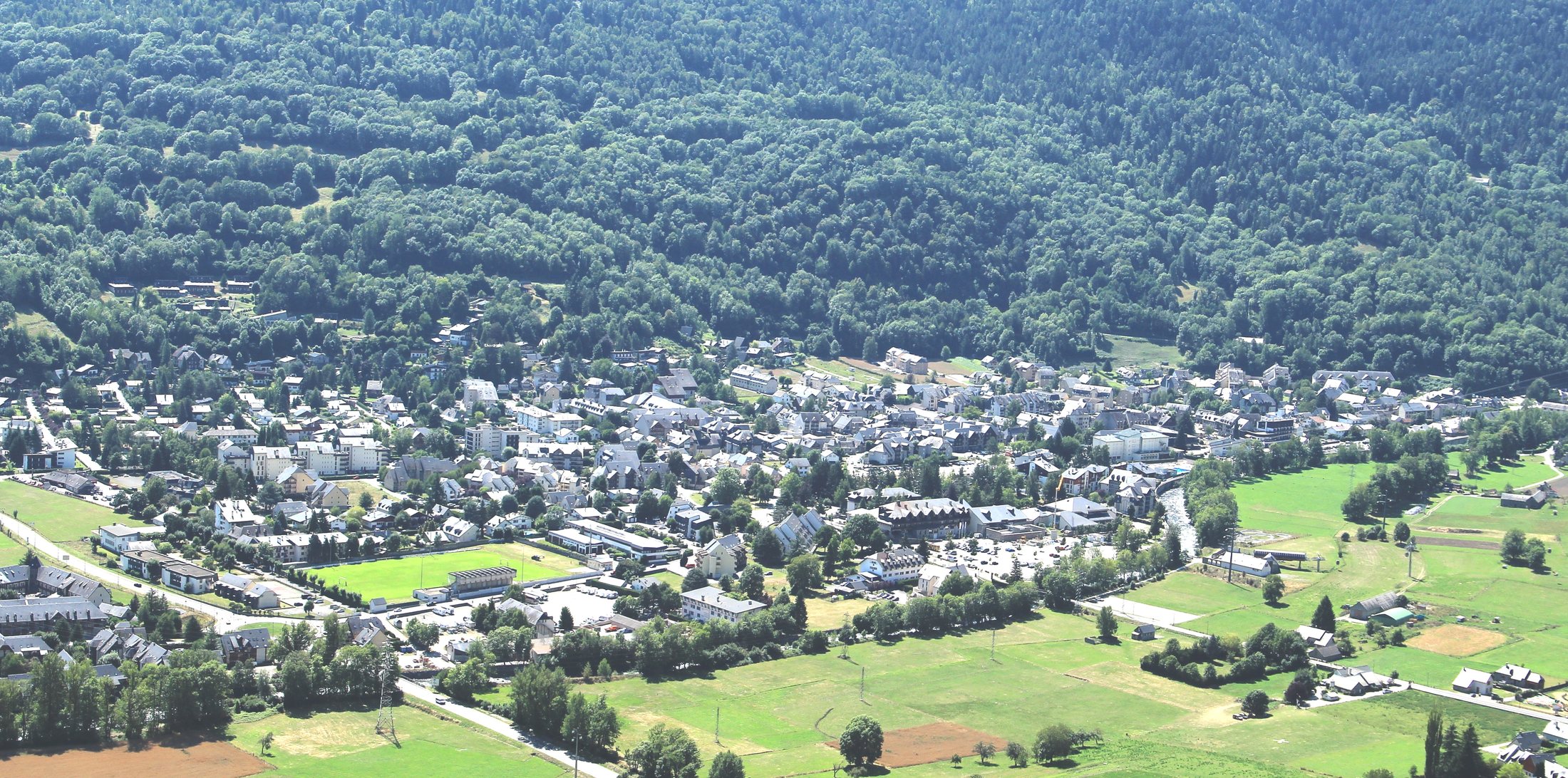 Le village de Saint-Lary-Soulan et ses montagnes